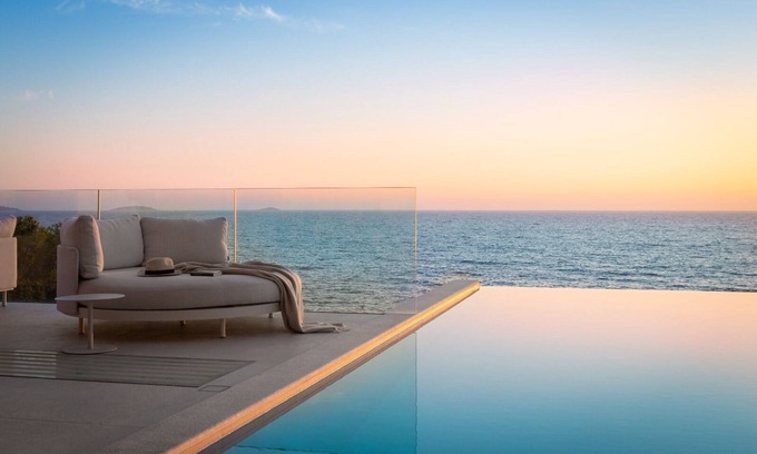 Primosten Villa | Discover a new level of luxury: A perfect blend of beachfront and comfort.