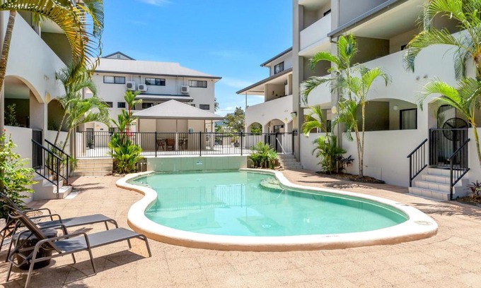 Parramatta Park Apartment | Discover a Stylish and Tranquil Haven by the Pool