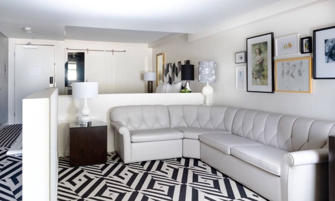 Norma Triangle House | Discover an Elegant Lifestyle in LA! Pool, Pet-friendly, Near Hollywood Museum!