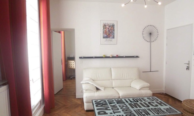 Bonne-Nouvelle Apartment | Discover Paris center on foot