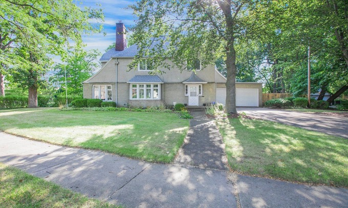 Keller Park House | Discover university charm. Your 4-bedroom retreat, an 8-min drive to Notre Dame.