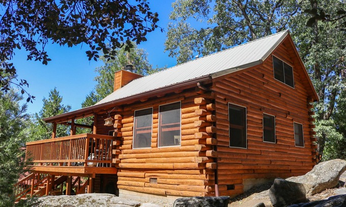 Idyllwild Cabin | Discover Unmatched Charm at Timbered Pines Log Cabin with AC and EV Charger
