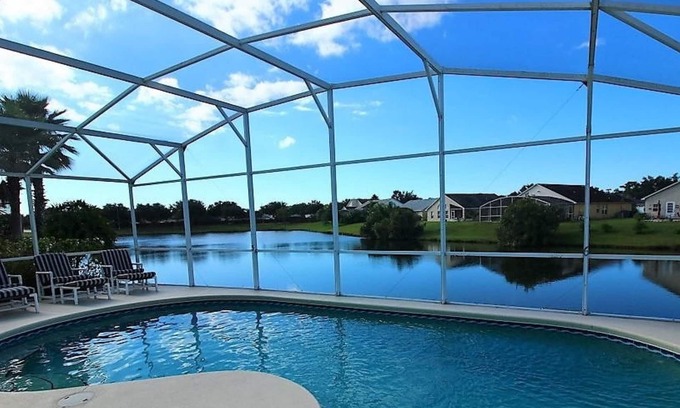 Lakeside Estates Villa | DISNEY ORLANDO LAKE 4 BED LUXURY POOL VILLA