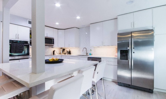 Lyon Street House | Disneyland Family home near Beach & Walk to zoo. Super central.