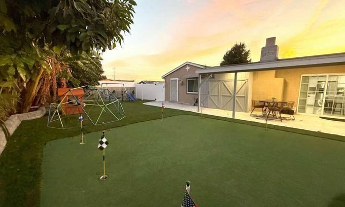 Southwest Anaheim House | Disneyland Lux Villa 6BR, 4BA, Mini Golf, Arcade Game