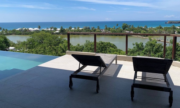 Gray's Farm Villa | Distinctive villa with private pool - ocean view