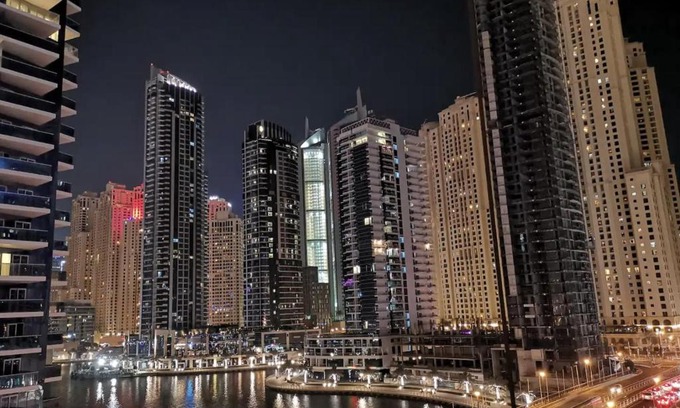 Dubai Marina Apartment | Dive in the marina- luxury condo marina mall steps away