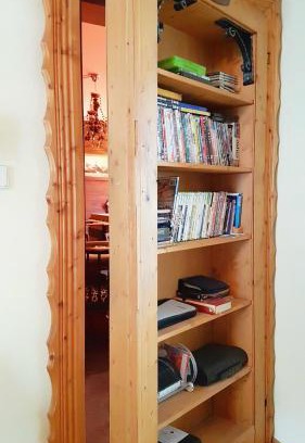Medraz Apartment | DMG - 'Funky First Floor' Unique Mountain Apartment