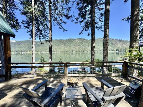 Leavenworth House | Doc Roy's Legacy on Fish Lake by NW Comfy Cabins