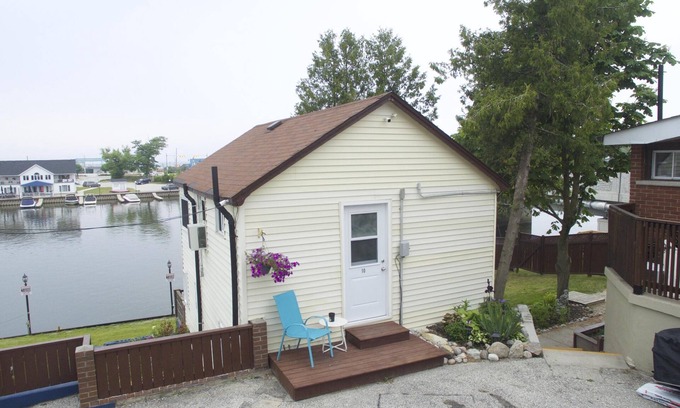 Wasaga Beach Cottage | Dock Life Beach 1 - Cottage 10, Riverside 2 bedroom, 3 min walk to Beach 1