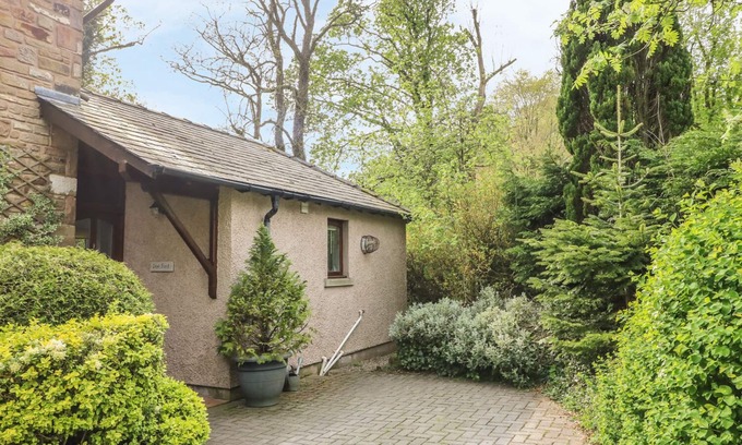 Ingleton Cottage | DOE FOOT COTTAGE, with a garden in Ingleton