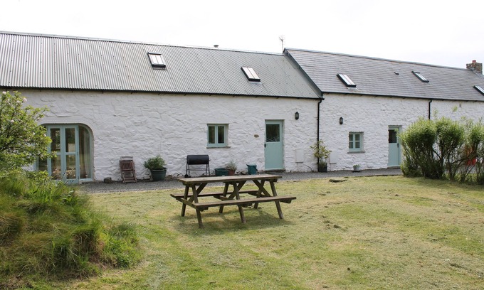 St Brides Cottage | dog friendly 3 bedroom cosy farm cottage