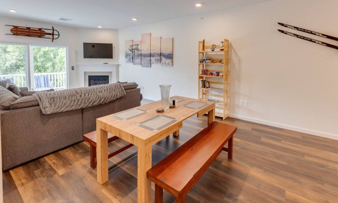 Lincoln House | Dog Friendly-Amenities-Shuttle!