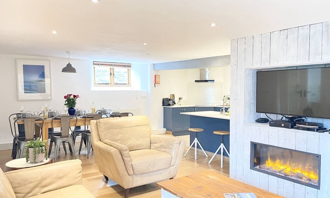 Saint Gennys House | Dog friendly barn, near the beach, with Alpacas, fast wifi and EV charger