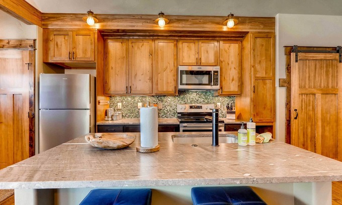 Grand Lake Cottage | Dog-friendly Cabin in the Heart of Grand Lake!