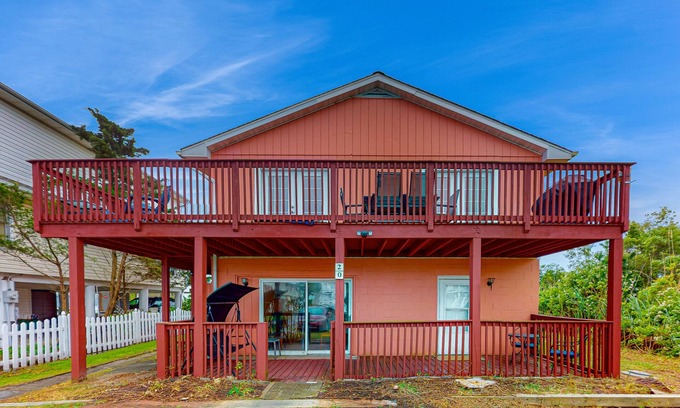 Fenwick Island House | Dog-friendly Fenwick Island home with wood stove & beach access – walk to shops