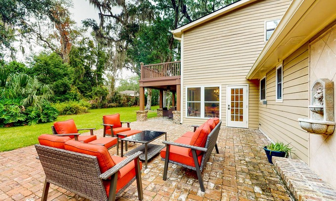 Saint Simons Island House | Dog-friendly home with central AC, washer/dryer & spacious backyard - near beach