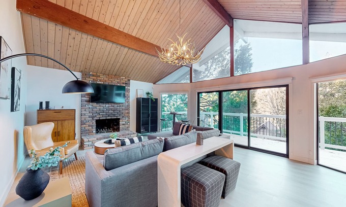 Blue Jay House | Dog-friendly home with beautiful views, large deck, smart TVs & lake access
