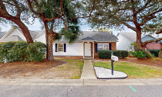 Niceville House | Dog-friendly home near Destin, golf, & sports courts with fireplace, grill, W/D