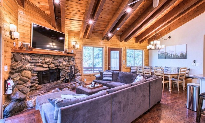 Tahoe Village House | Dog Friendly Home on Heavenly Mountain with Dedicated Workspaces and WiFi