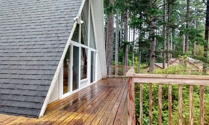 Dunes City House | Dog-Friendly Home with Expansive Deck with Hot Tub and Dock on Woahink Lake