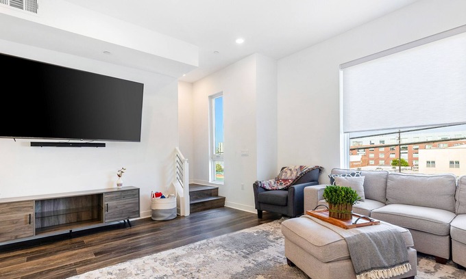 Central San Pedro House | Dog-friendly San Pedro home with deck, outdoor kitchen, AC, & washer/dryer