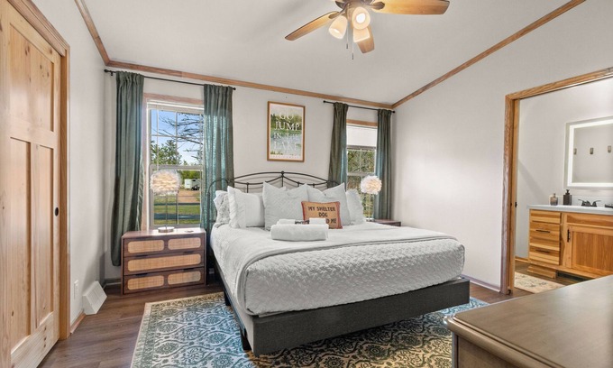 Nekoosa Cottage | Dog Friendly Sand Valley Lake Camelot