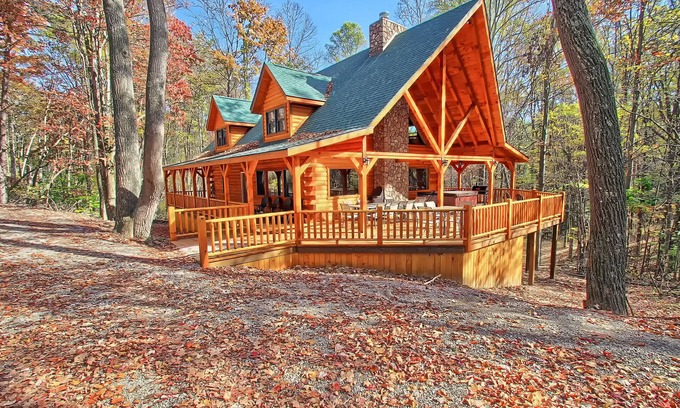 Logan Cabin | Dogwood Lane Lodge- sleeps up to 18 -Hocking Hills