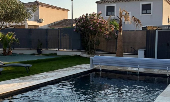 Beaucaire House | Dolce Vita Elegant and comfortable new villa with heated pool for 12 people