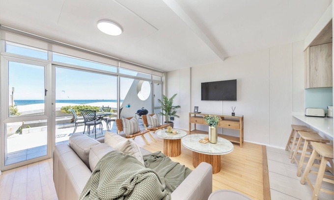 Cape Town Apartment | Dolphin Beach CG12, Blouberg by HMH