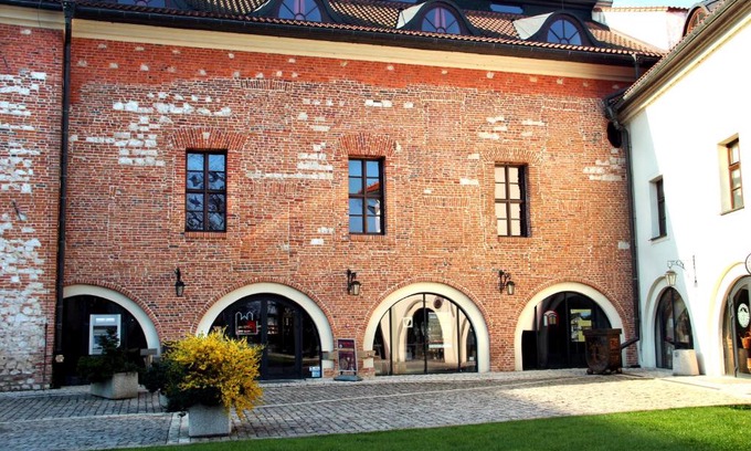 Debniki Hotel | Dom Gości Opactwa Benedyktynów