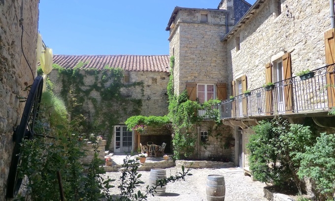 Saint-Jean-d'Alcapies Bed & Breakfast | Domaine d'Alcapiès