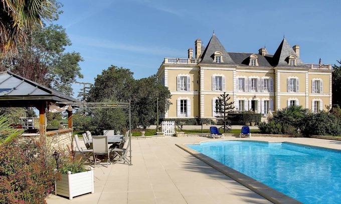 Sanilhac Bed & Breakfast | Domaine De Pouzelande B&B