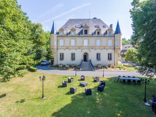 Montignac Resort | Domaine de Puy Robert LASCAUX - A 800m Grotte de Lascaux - Hôtel avec piscine - Chambres et gîtes-appartements - Sarlat - Dordogne