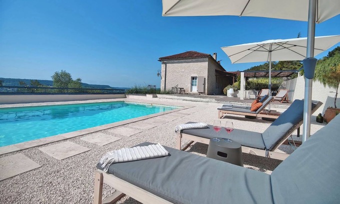 Montcuq-en-Quercy-Blanc Apartment | Domaine Lapèze, hilltop house in the Lot with stunning views, walk to Montcuq.n