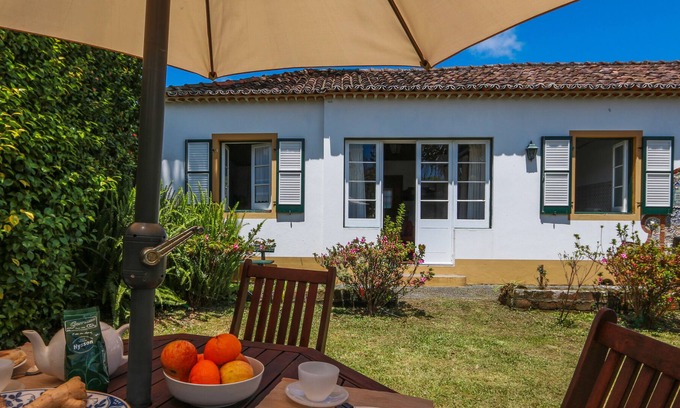 Furnas House | Domus Adepta Charming w/ Garden