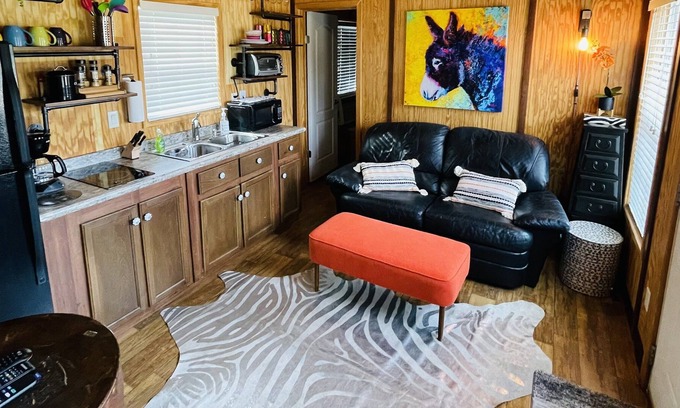 Marble Falls House | Donkey Tonk Inn in Beautiful Marble Falls Texas