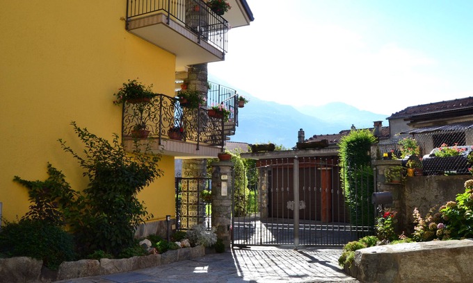 Grand Vert Apartment | Donnas: Apartment/flat - Donnas