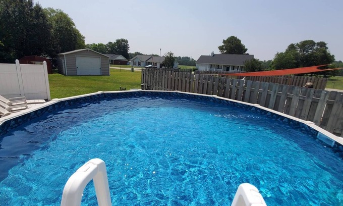 South View House | Doodlebug Cottage ~ Pool + Hot Tub Oasis + Close to I-95