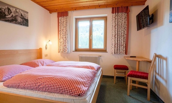 Muehlbach Am Hochkoenig Bed & Breakfast | Doppelzimmer, Dusche, WC, Bergseite - Ferienhaus Mittereggalm