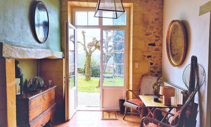 Pressignac-Vicq House | Dordogne-Wonderful Cottage ,7 bedr, 4 bath, heated Pool, video projector, Wi-Fi