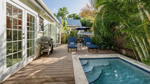 Uptown - Upper Duval House | Dos Casitas by Last Key Realty