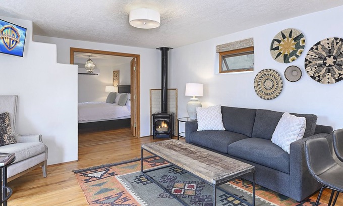 Northeast Santa Fe Bed & Breakfast | Dos Hermanas 4, 5, 6 & 8| Walk to Plaza| Courtyard