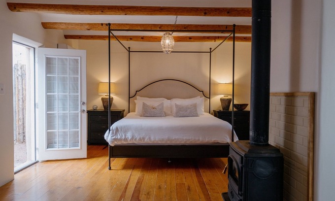 Downtown Santa Fe Bed & Breakfast | Dos Hermanas Casita 6 |Downtown |Courtyard | Patio