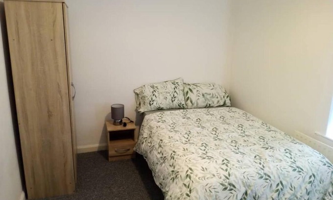 Burnley House | Double-bed (H2) close to Burnley city centre