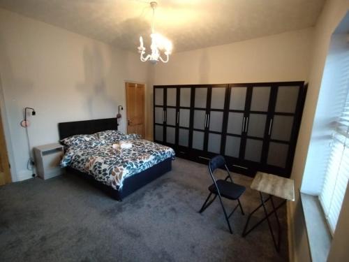Little Hulton House | Double-Bedroom C2 Manchester Close To Bolton Centre