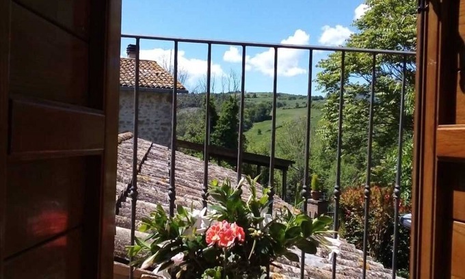 Uncinano House | DOUBLE BEDROOM WITH BATHROOM AND BALCONY