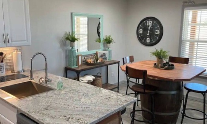 Thackerville Condo | DOUBLE DOWN SUITE : Unit A Casino Retreat & Pickleball court