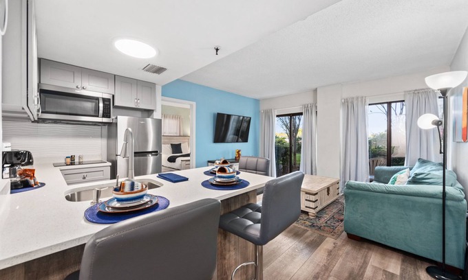 Florida Center Condo | DOUBLE FLAT STUDIO - UNIVERSAL STUDIOS & INTERNATIONAL DRIVE