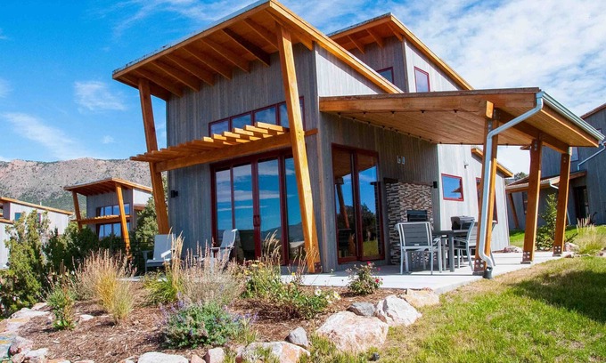 Canon City Cabin | Double King Cabin - Royal Gorge Cabins